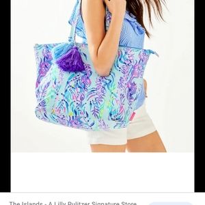 Lilly zip up tote